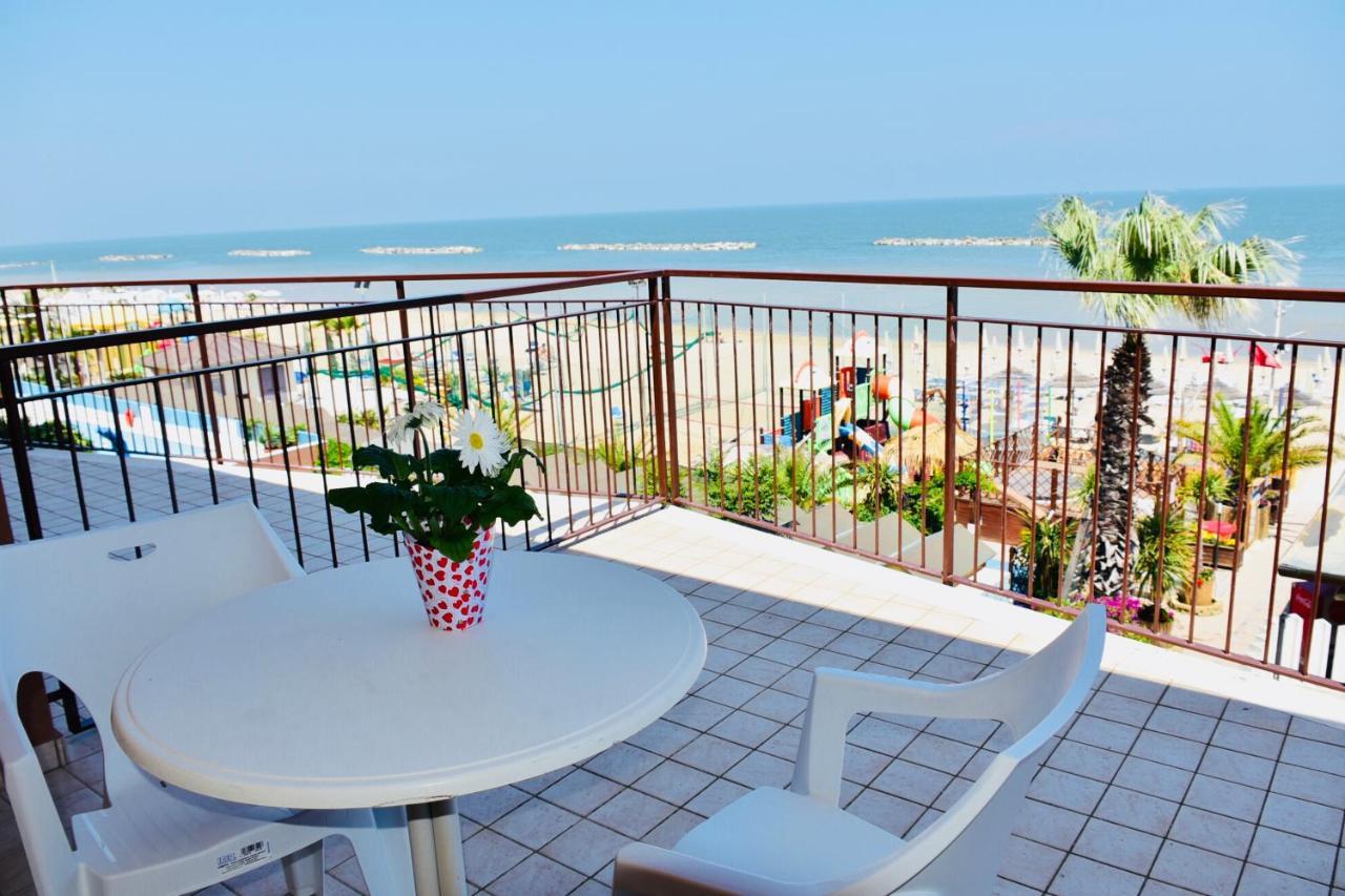 Astoria Hotel Pesaro Exterior photo