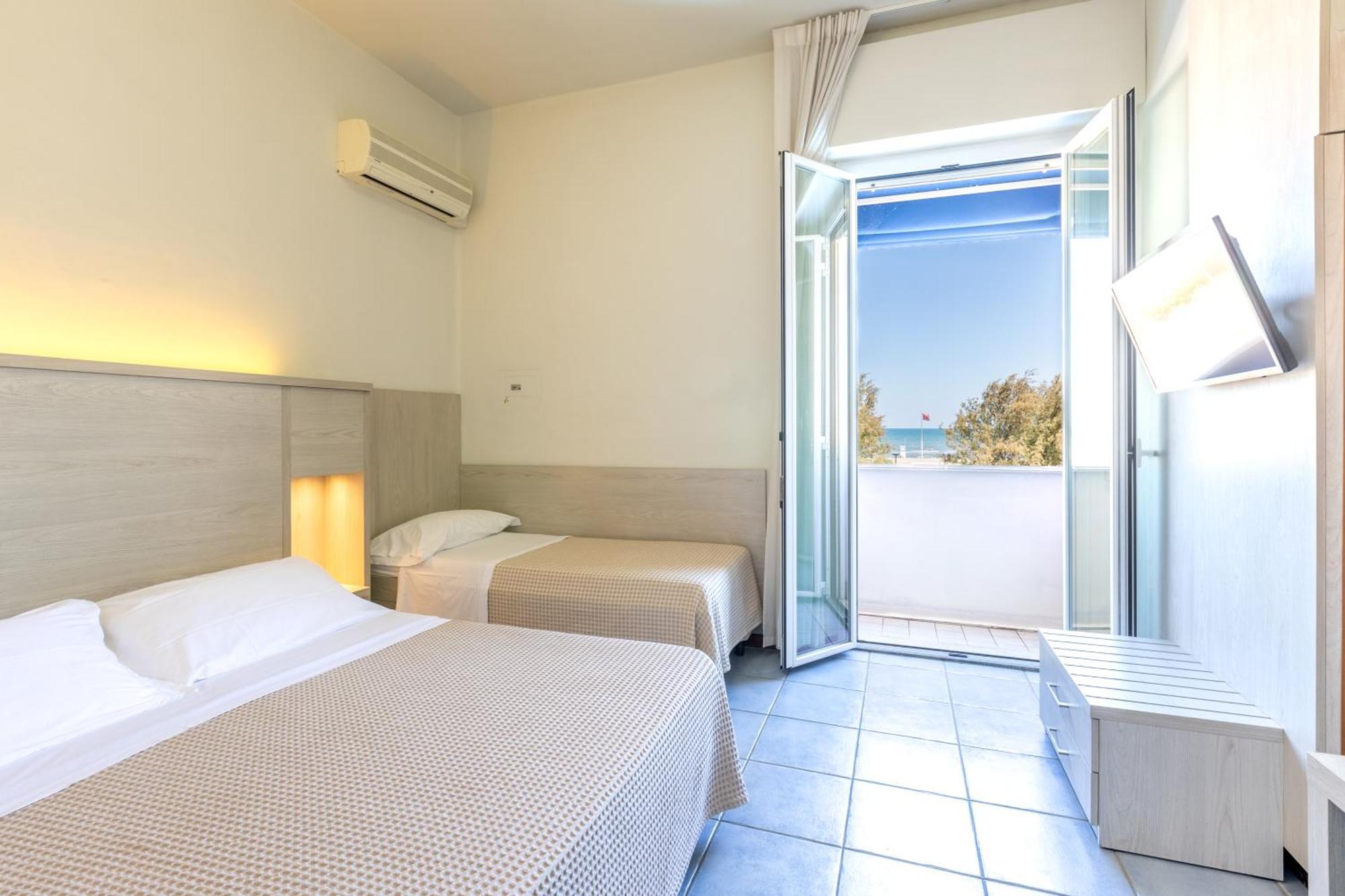 Astoria Hotel Pesaro Exterior photo