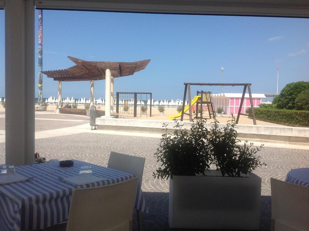 Astoria Hotel Pesaro Exterior photo